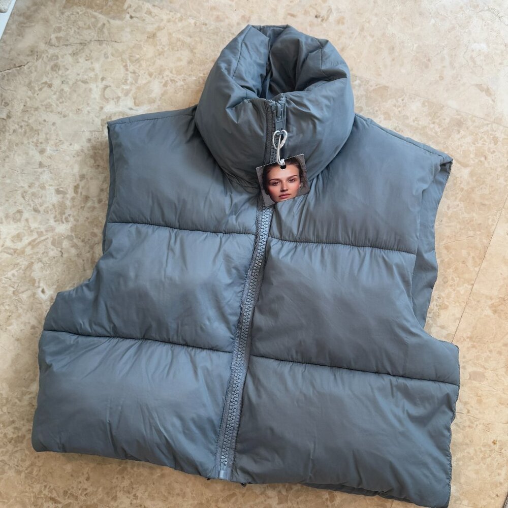 NWT ALTEREDREAMS Cropped Puffer Vest XS Gray Zara Style Trendy